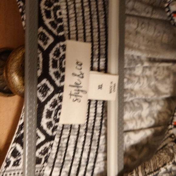 Style & Co V-Neck peasant top size XL - Picture 3 of 3